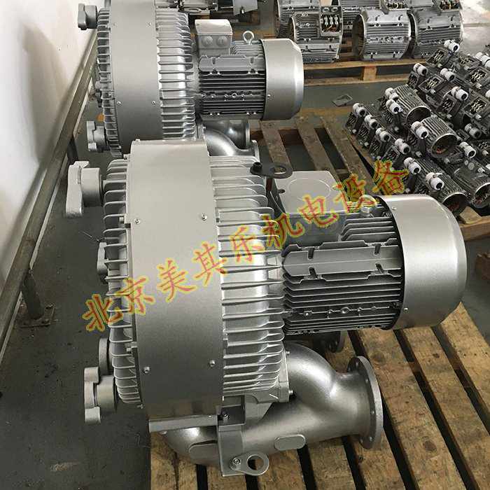 高壓風(fēng)機待打包發(fā)貨